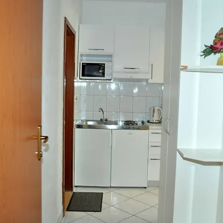 Ljuba Apartment *